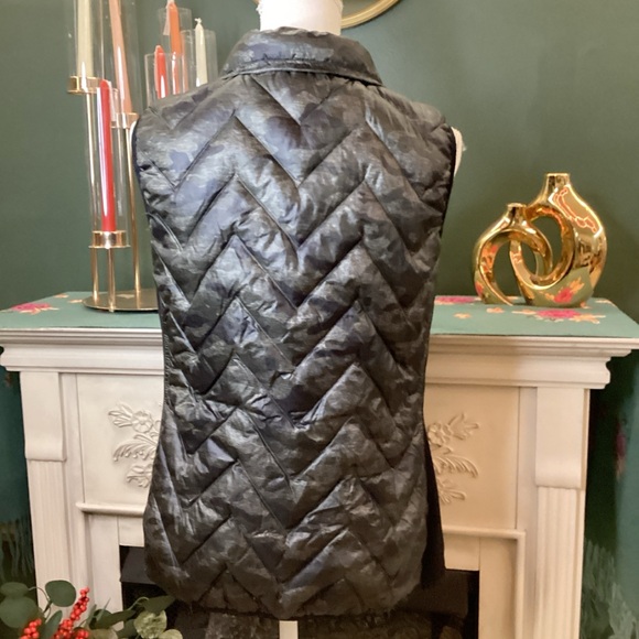 Calvin Klein Camo Performance Vest with Down‎ Fill - Picture 2 of 6